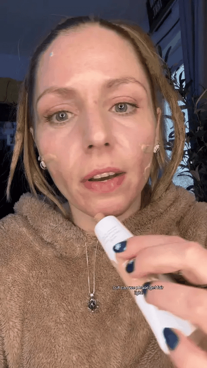 🎉Buy one get two free! Last five hours!⏰️blur tinted moisturizer SPF 30 - instantly brightens, hydrates & smooths your skin✨